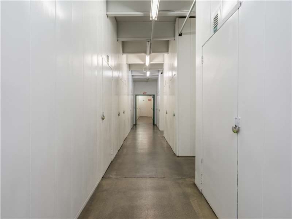 Facility photo: //images.sparefoot.com/medium/232374699432ba75c88.jpg