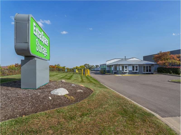 Storage Units at Extra Space Storage - 0307 - Troy - Coolidge Hwy - 1150 Coolidge Highway