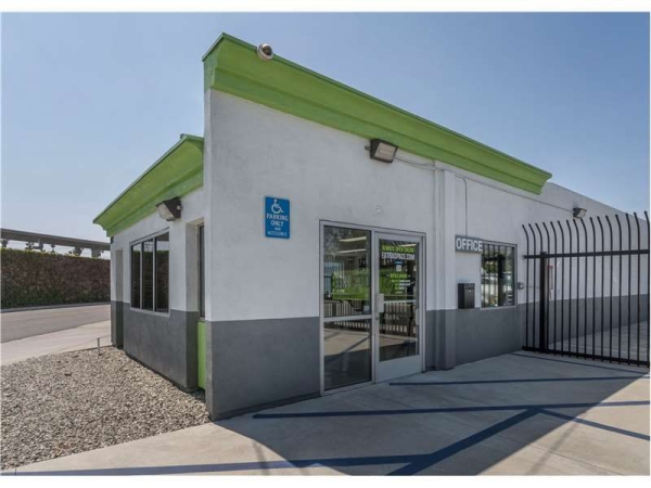 Facility photo: //images.sparefoot.com/medium/232385699433096488e.jpg