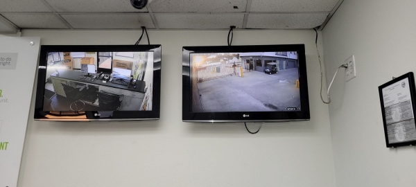 Facility photo: //images.sparefoot.com/medium/2323866994332662456.jpg