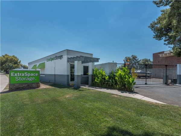 Storage Units at Extra Space Storage - 0517 - Tempe - E Southshore Dr - 1601 East South Shore Drive