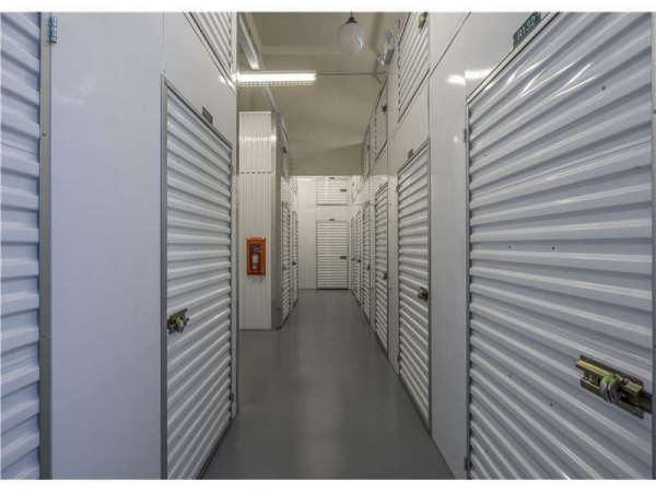 Facility photo: //images.sparefoot.com/medium/232393699432d5c8765.jpg