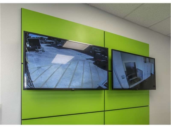 Facility photo: //images.sparefoot.com/medium/232393699432d76f3b8.jpg