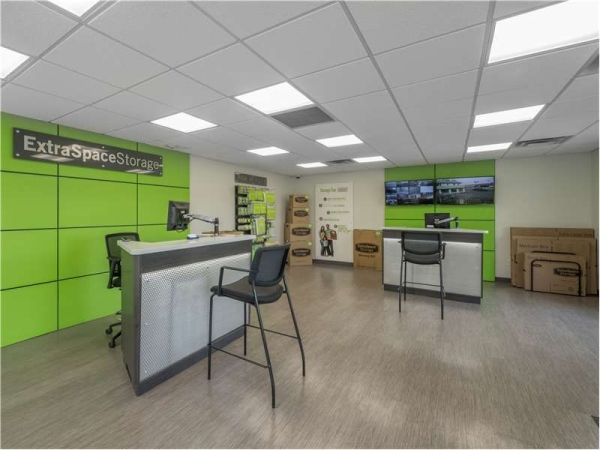 Facility photo: //images.sparefoot.com/medium/23239769943315e9c5f.jpg