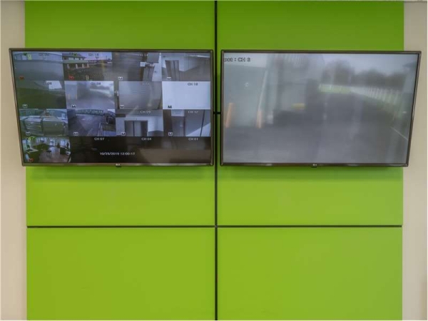 Facility photo: //images.sparefoot.com/medium/232397699433191daf7.jpg