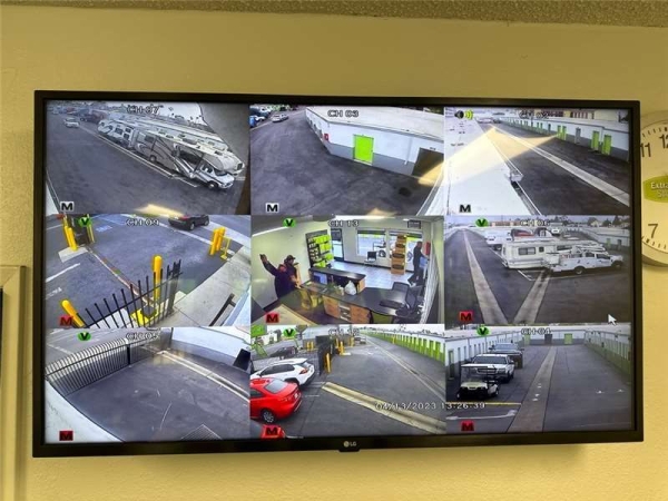 Facility photo: //images.sparefoot.com/medium/232404699433cb7da25.jpg