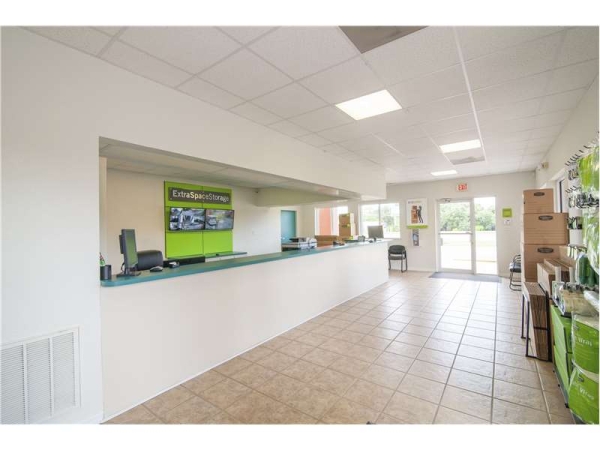 Facility photo: //images.sparefoot.com/medium/23242464e022364cce1.jpg