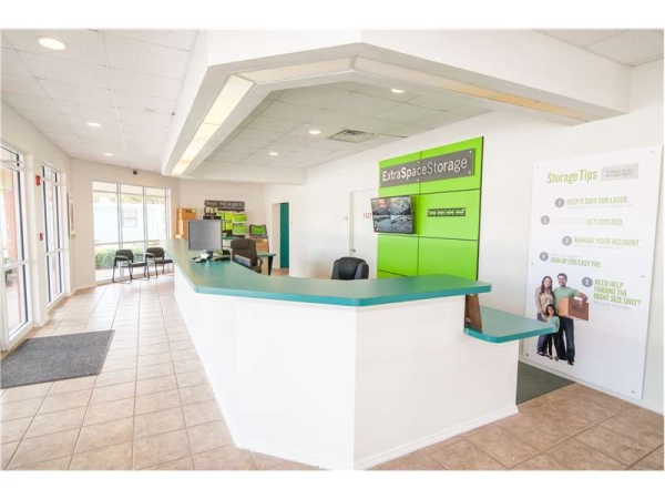 Facility photo: //images.sparefoot.com/medium/23242564e022404aee7.jpg