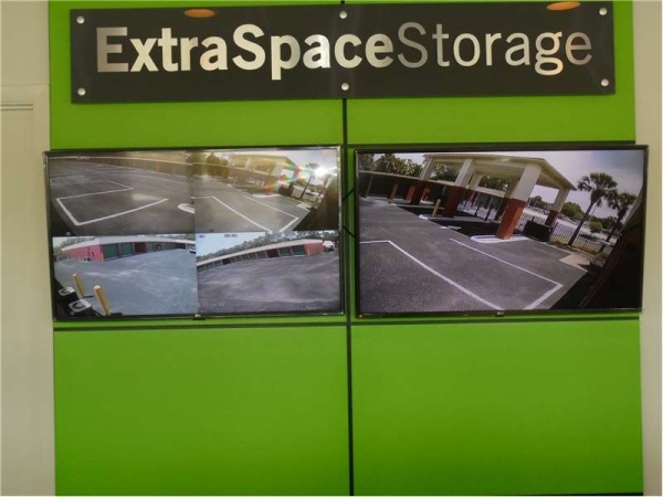 Facility photo: //images.sparefoot.com/medium/23242564e02241777fd.jpg