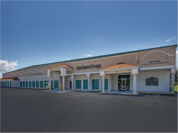 Facility photo: //images.sparefoot.com/medium/23242664e02246132b9.jpg