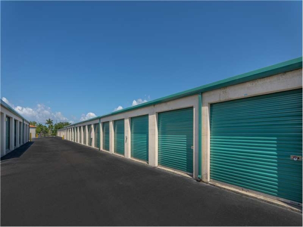 Facility photo: //images.sparefoot.com/medium/23242664e02247201a2.jpg