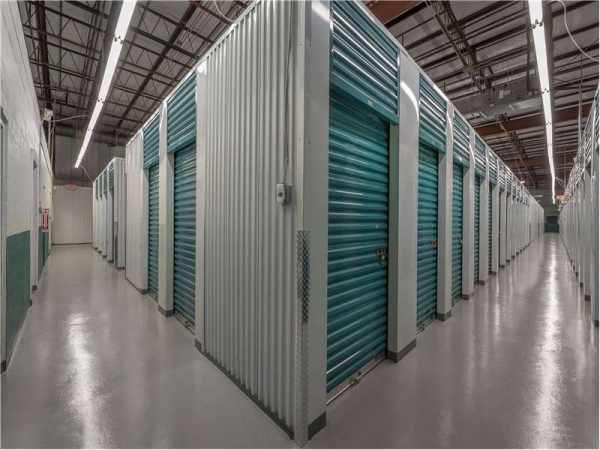 Facility photo: //images.sparefoot.com/medium/23242664e0224865f03.jpg