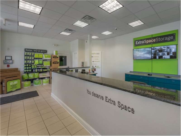 Facility photo: //images.sparefoot.com/medium/23242664e02249be0c8.jpg