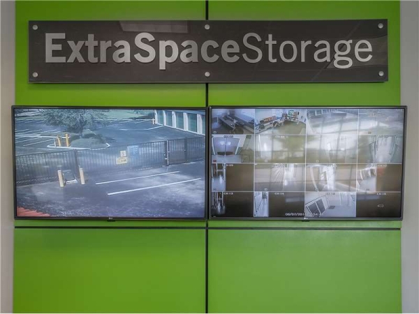 Facility photo: //images.sparefoot.com/medium/23242664e0224b132dc.jpg