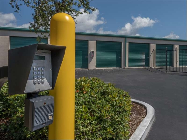 Facility photo: //images.sparefoot.com/medium/23242664e0224c77afc.jpg