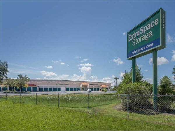 Facility photo: //images.sparefoot.com/medium/23242664e0224dec91b.jpg