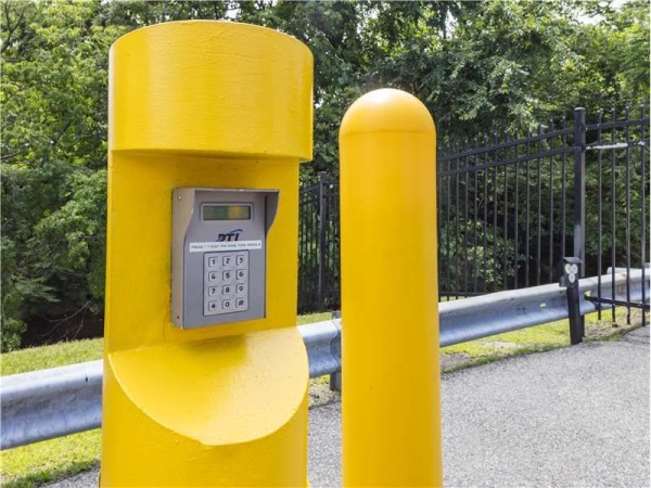 Facility photo: //images.sparefoot.com/medium/232428699433b14197c.jpg