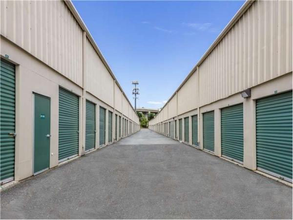 Facility photo: //images.sparefoot.com/medium/232428699433b2c5834.jpg