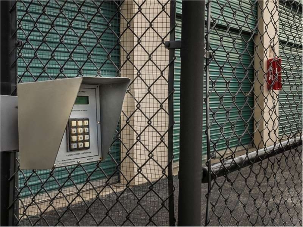 Facility photo: //images.sparefoot.com/medium/232429699433b3b5789.jpg