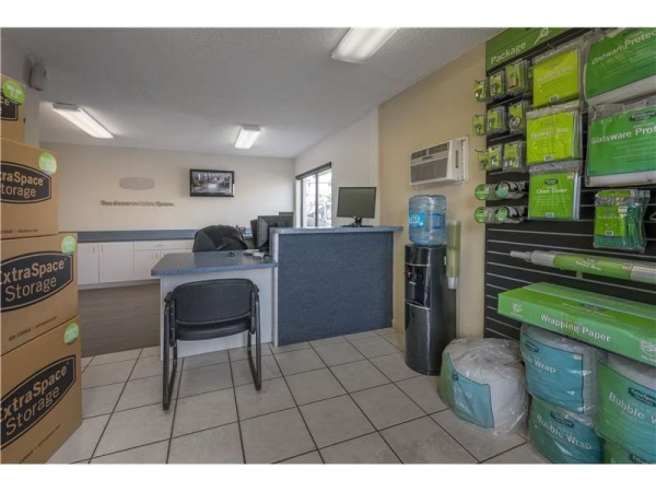 Facility photo: //images.sparefoot.com/medium/232429699433b4942d3.jpg