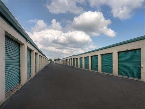 Facility photo: //images.sparefoot.com/medium/232429699433b57962a.jpg