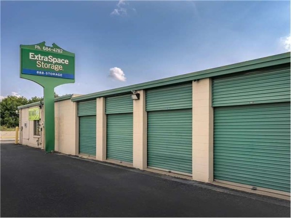 Facility photo: //images.sparefoot.com/medium/232429699433b741010.jpg
