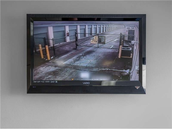 Facility photo: //images.sparefoot.com/medium/232429699433b84227f.jpg