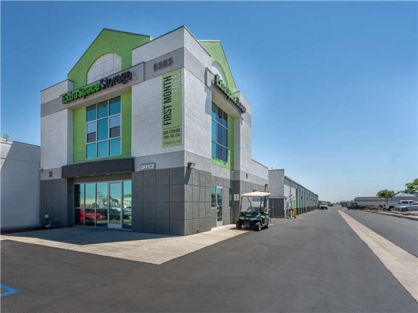 Facility photo: //images.sparefoot.com/medium/2324366994342b18860.jpg