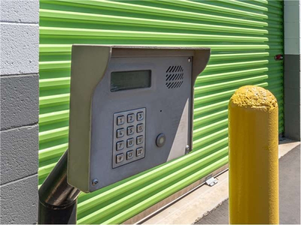 Facility photo: //images.sparefoot.com/medium/2324366994342c06f1f.jpg