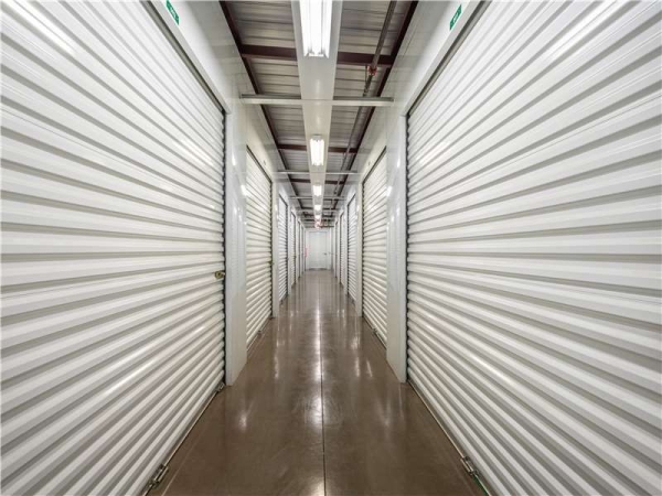 Facility photo: //images.sparefoot.com/medium/2324366994342eba4c8.jpg