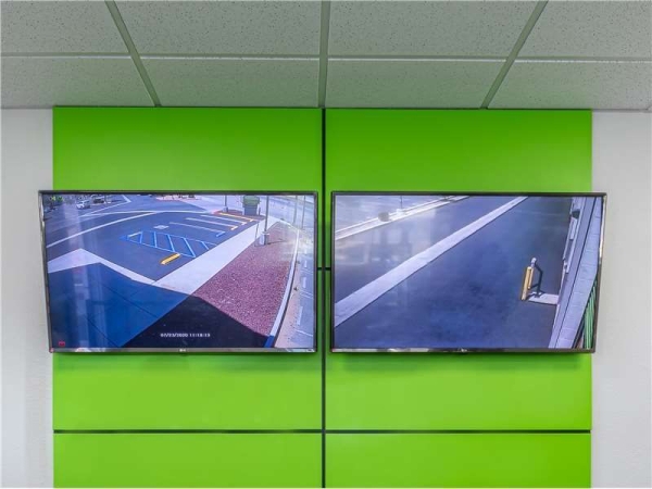 Facility photo: //images.sparefoot.com/medium/232436699434309159b.jpg