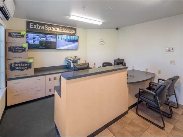 Facility photo: //images.sparefoot.com/medium/232438699433ca93477.jpg