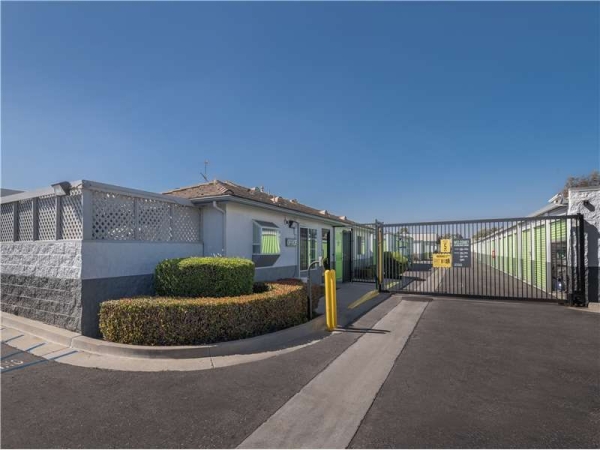 Facility photo: //images.sparefoot.com/medium/232438699433ccecb48.jpg