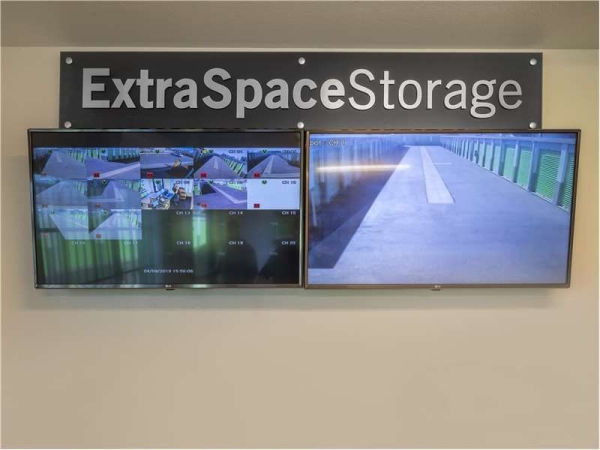 Facility photo: //images.sparefoot.com/medium/232438699433cdb0f23.jpg