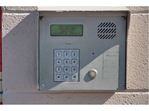 Facility photo: //images.sparefoot.com/medium/232440699433b087543.jpg