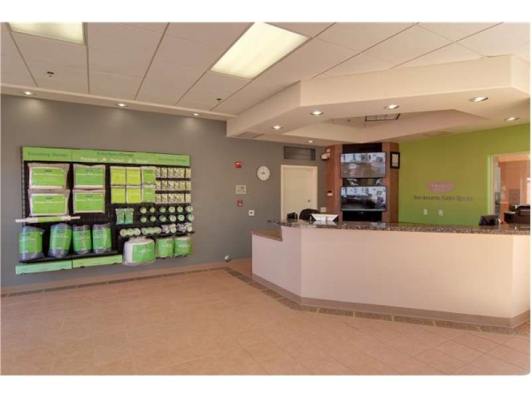 Facility photo: //images.sparefoot.com/medium/232440699433b17381e.jpg