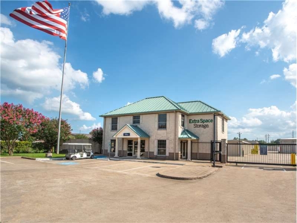 Facility photo: //images.sparefoot.com/medium/232445699433d9a0142.jpg