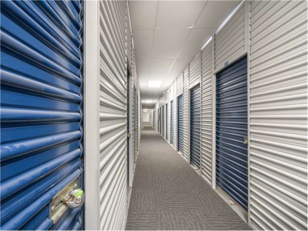 Facility photo: //images.sparefoot.com/medium/23244664e02414a54df.jpg