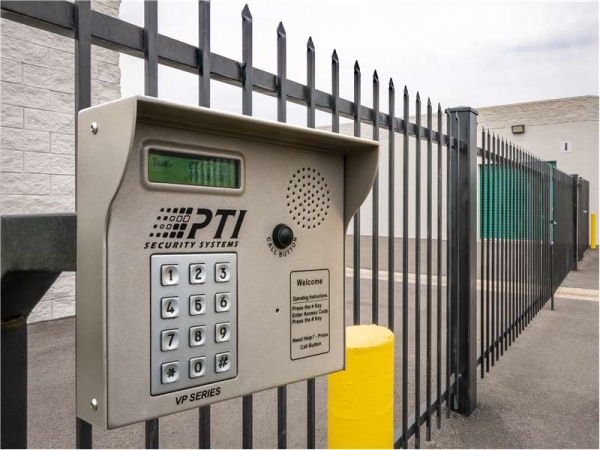 Facility photo: //images.sparefoot.com/medium/23244664e0241867fab.jpg
