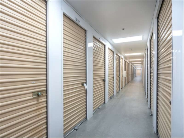 Facility photo: //images.sparefoot.com/medium/232447699433bca58e8.jpg