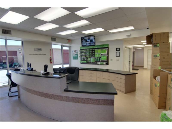 Facility photo: //images.sparefoot.com/medium/232450699433dc6d441.jpg