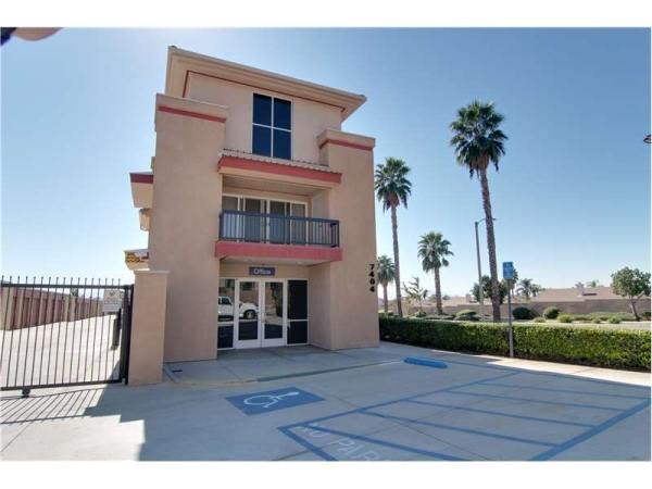 Facility photo: //images.sparefoot.com/medium/232450699433ded4e54.jpg