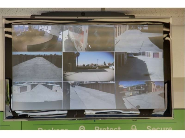 Facility photo: //images.sparefoot.com/medium/232450699433df892f4.jpg