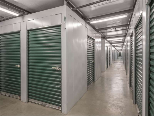 Facility photo: //images.sparefoot.com/medium/2324546994339d41e0c.jpg