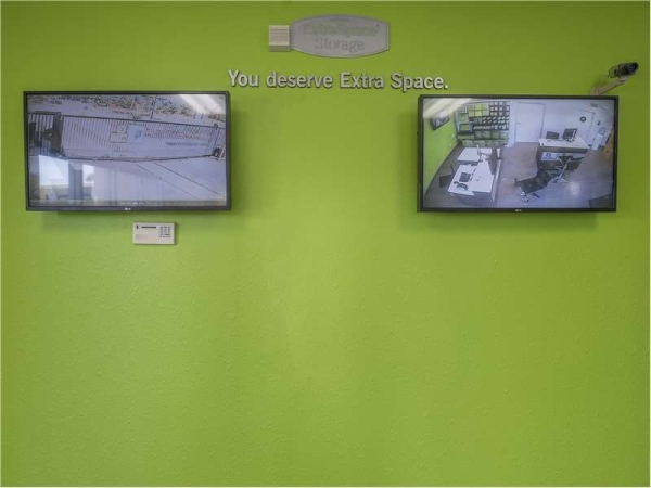 Facility photo: //images.sparefoot.com/medium/2324546994339f0fa1c.jpg