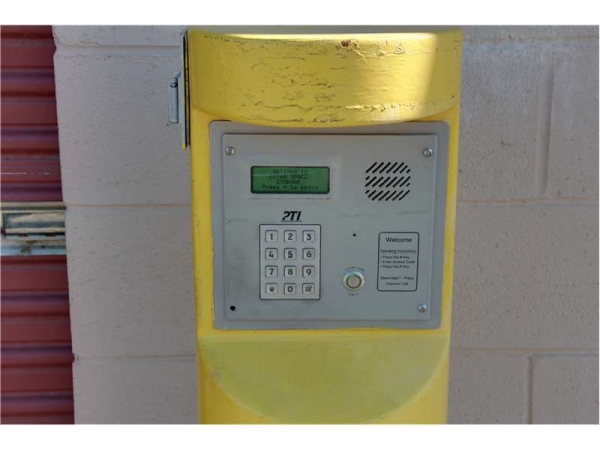 Facility photo: //images.sparefoot.com/medium/2324616994340bec0a8.jpg