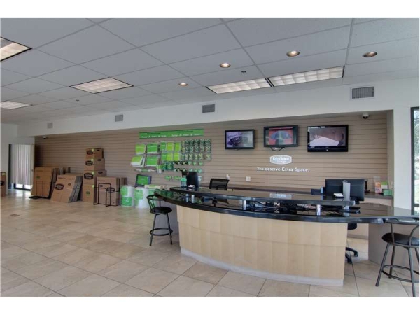 Facility photo: //images.sparefoot.com/medium/2324616994340ca4ac0.jpg