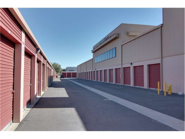 Facility photo: //images.sparefoot.com/medium/2324616994340d610b5.jpg