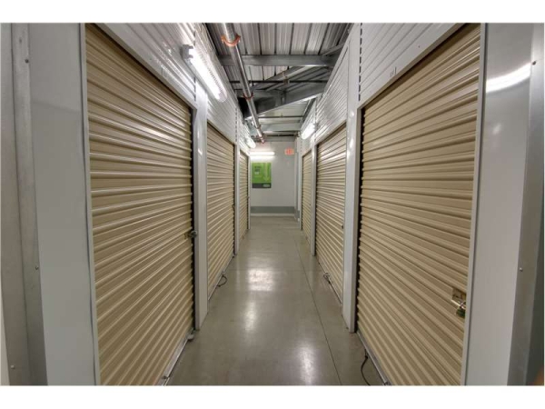 Facility photo: //images.sparefoot.com/medium/2324616994340e2bfdd.jpg