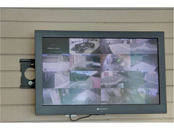 Facility photo: //images.sparefoot.com/medium/2324616994340fa0ee8.jpg